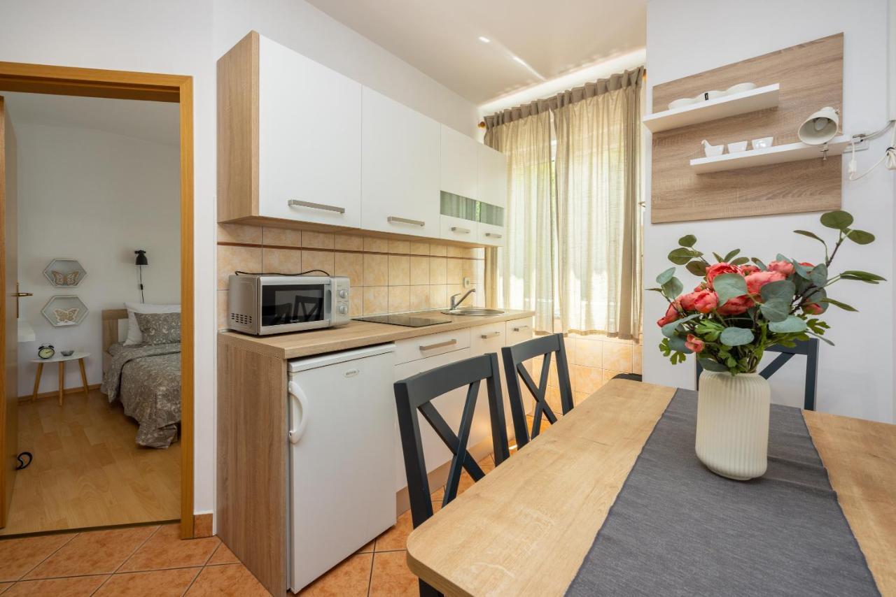 Apartments Claudia Crikvenica Exterior foto